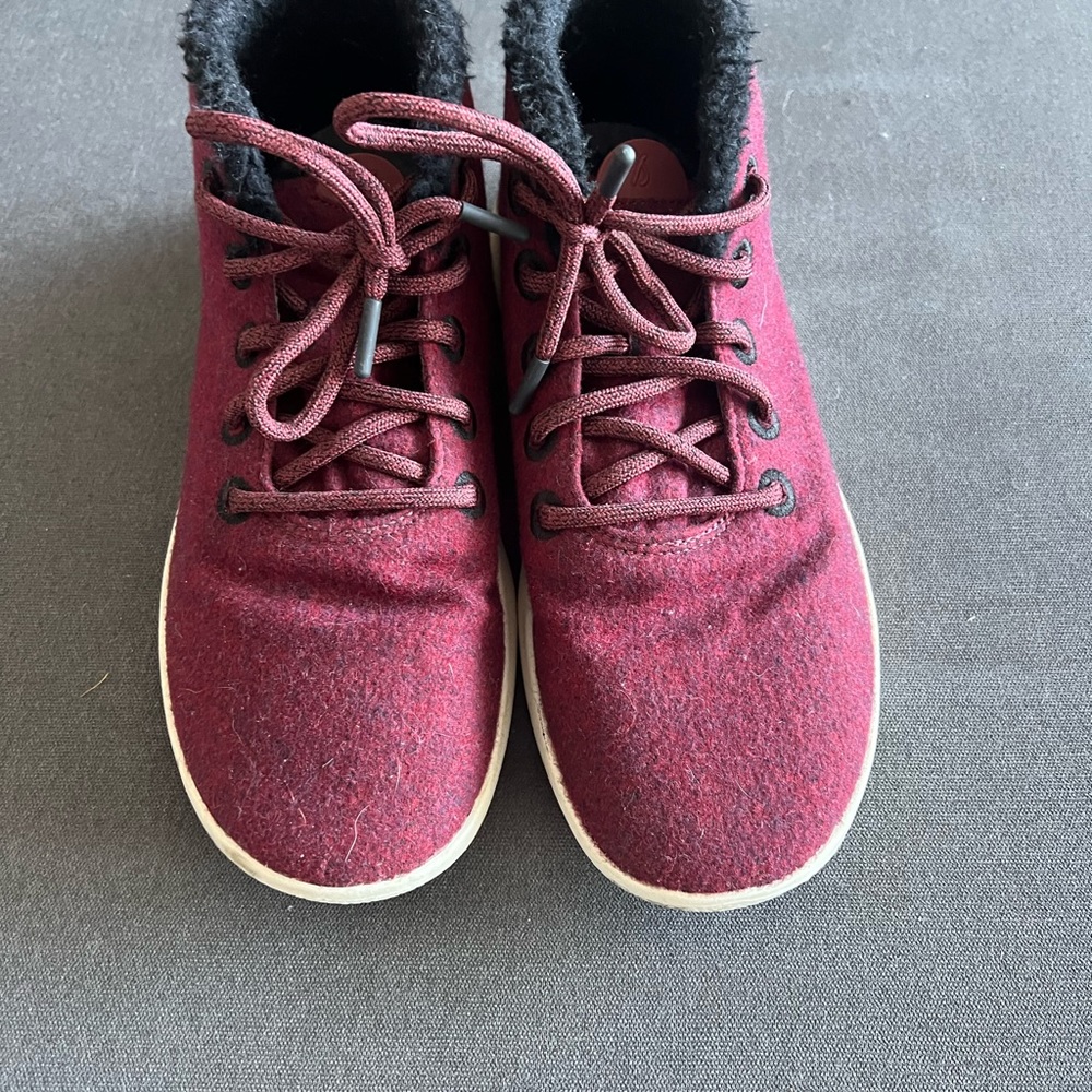 Mens Allbirds Black Red size 11 higher top with fuzzy for winter warmth